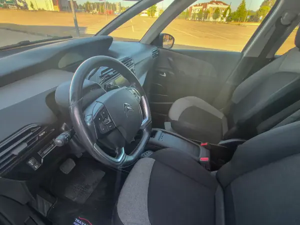 Citroën C4 Picasso 2015 - 10900 EUR, 268750 km - AUTO.MOTO.pt - 268750km - foto 6 de 7