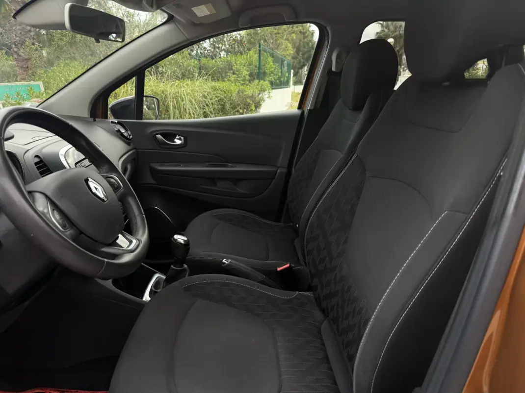 Renault Captur 2019 - 13999 EUR, 60000 km - AUTO.MOTO.pt - 60000km - foto 10 de 11