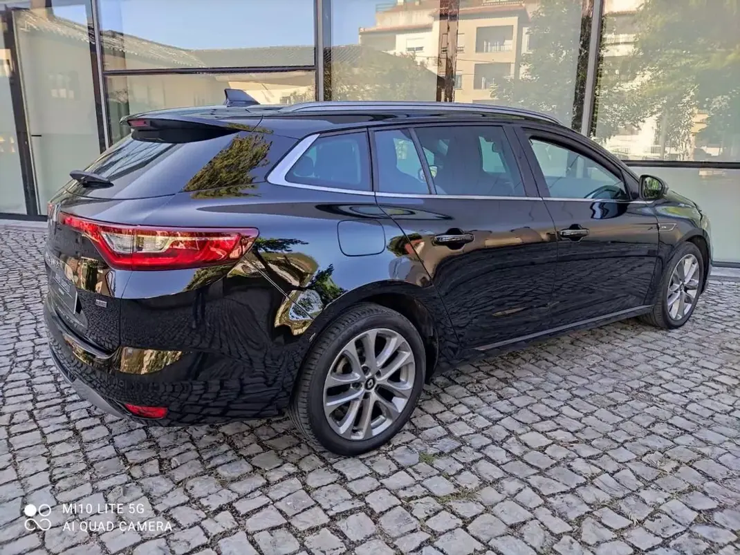 Renault Mégane Sport Tourer 2018 - 14900 EUR, 112000 km - AUTO.MOTO.pt - 112000km - foto 26 de 28