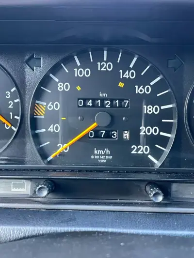 Mercedes-Benz 190 1993 - 14900 EUR, 41200 km - 41200km - foto 19 de 40