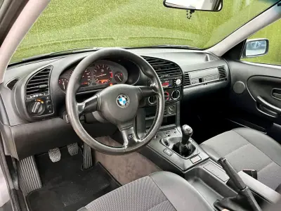 BMW 318 1991 - 5500 EUR, 164000 km - AUTO.MOTO.pt - 164000km - foto 15 de 16