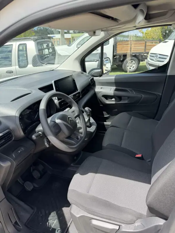 Citroën Berlingo 2021 - 10870 EUR, 166890 km - AUTO.MOTO.pt - 166890km - foto 12 de 16