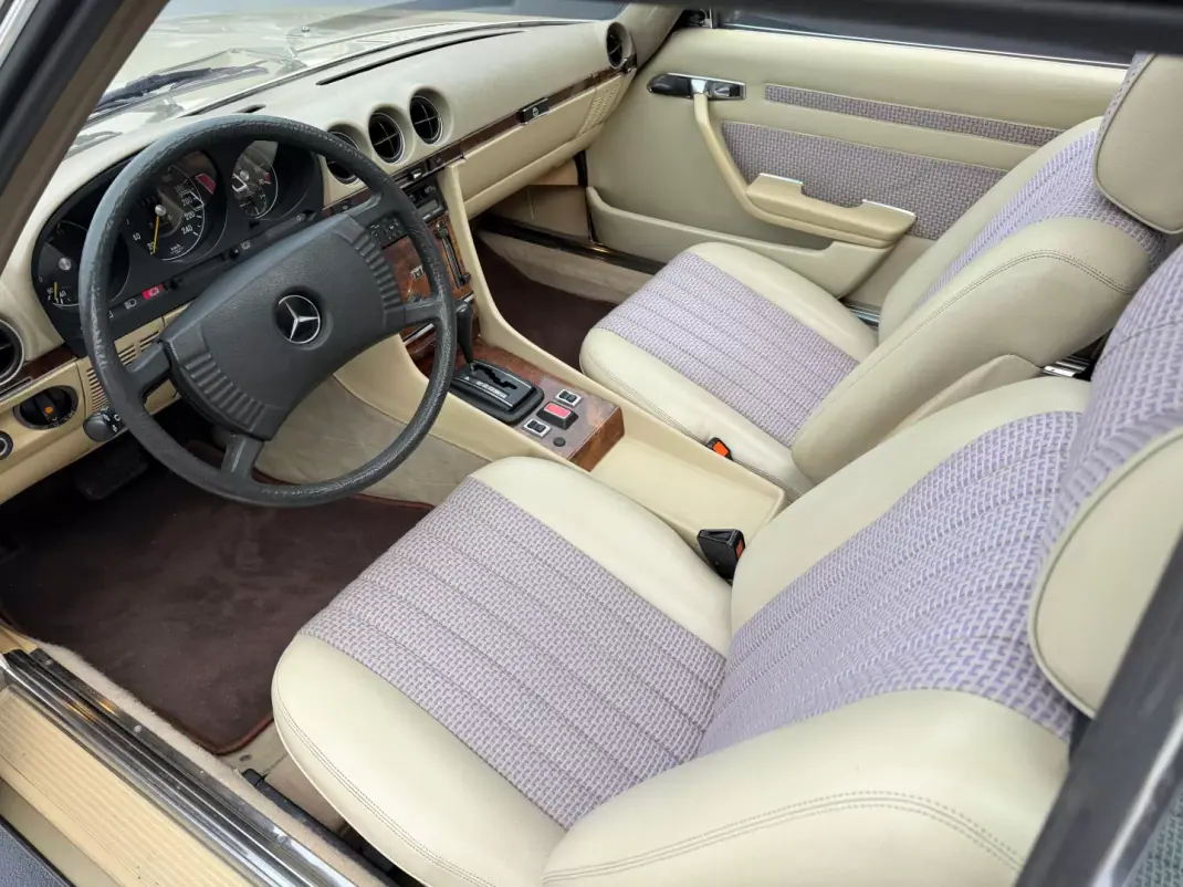 Mercedes-Benz SLC 180 1977 - 29900 EUR, 84000 km - AUTO.MOTO.pt - 84000km - foto 6 de 12