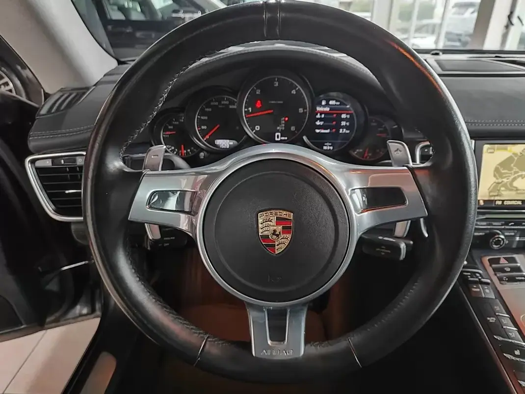 Porsche Panamera 2011 - 37500 EUR, 129500 km - AUTO.MOTO.pt - 129500km - foto 25 de 38