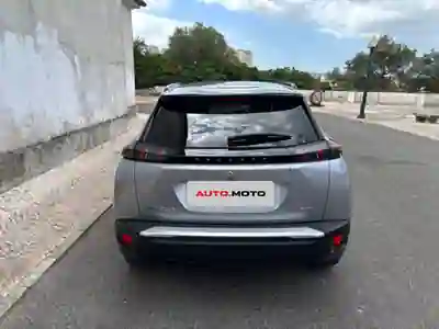 Peugeot e-2008 2022 — photo 4 of 6