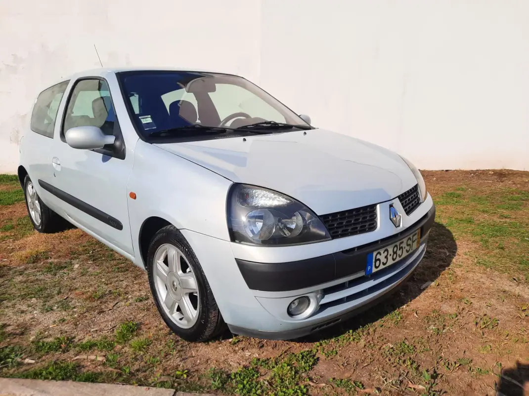 Renault Clio 2001 - 3500 EUR, 188485 km - AUTO.MOTO.pt - 188485km - foto 2 de 10