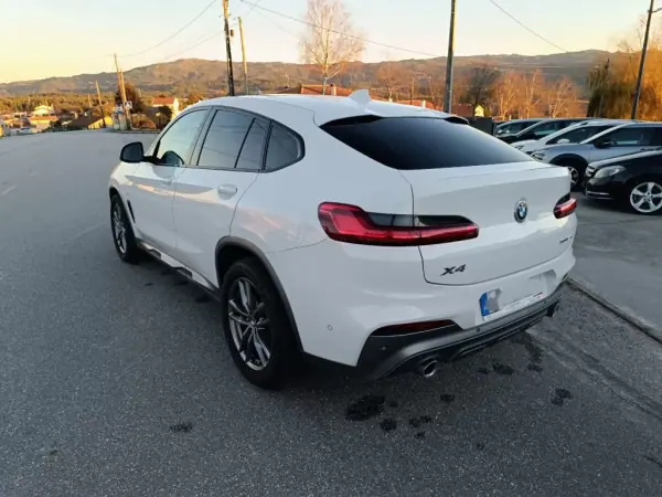 BMW X4 2018 - 49000 EUR, 90000 km - AUTO.MOTO.pt - 90000km - foto 19 de 52