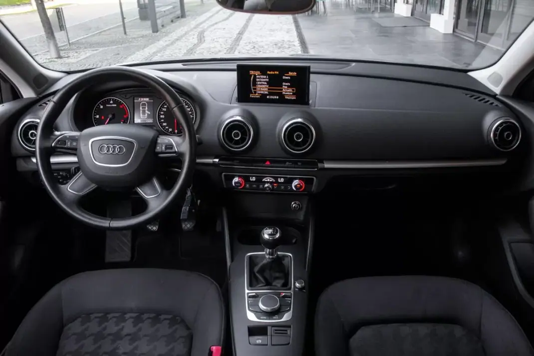 Audi A3 2013 - 12990 EUR, 250675 km - AUTO.MOTO.pt - 250675km - foto 33 de 38