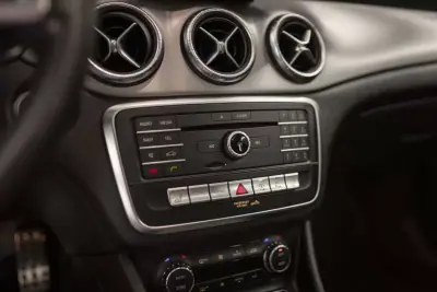 Mercedes-Benz CLA 220 2017 - 23900 EUR, 158220 km - AUTO.MOTO.pt - 158220km - foto 11 de 17
