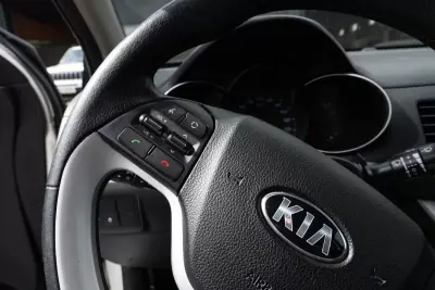 Kia Picanto 2016 - 6900 EUR, 230360 km - AUTO.MOTO.pt - 230360km - foto 17 de 19