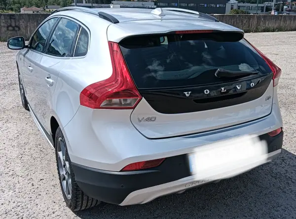 Volvo V40 Cross Country 2016 - 11000 EUR, 220000 km - AUTO.MOTO.pt - 220000km - foto 10 de 13