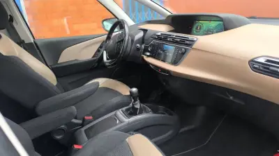 Citroën C4 Grand Picasso 2015 - 10900 EUR, 175000 km - AUTO.MOTO.pt - 175000km - foto 3 de 17