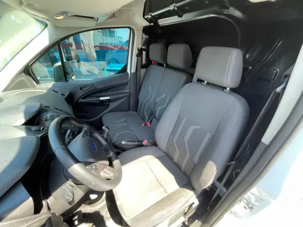 Ford Transit 2018 - 10500 EUR, 175000 km - AUTO.MOTO.pt - 175000km - foto 9 de 12