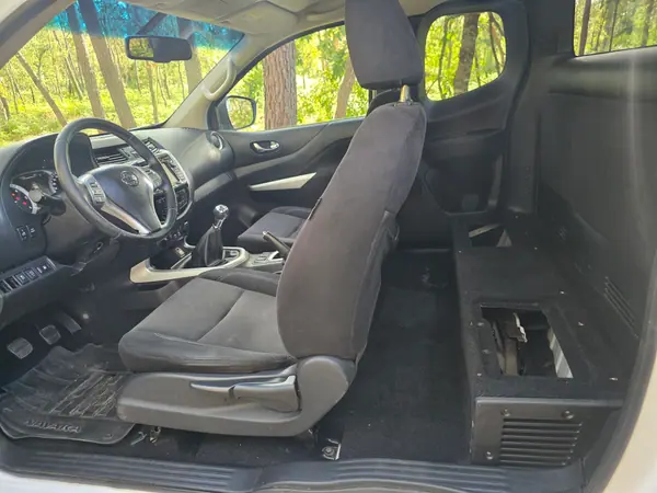 Nissan Navara 2017 - 22250 EUR, 188270 km - AUTO.MOTO.pt - 188270km - foto 7 de 14