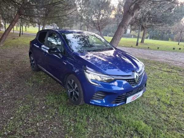 Renault Clio 2023 - 18990 EUR, 21500 km - AUTO.MOTO.pt - 21500km - foto 3 de 38
