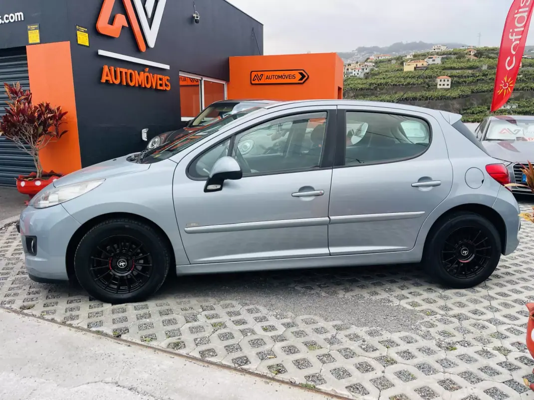 Peugeot 207 2010 - 6500 EUR, 234241 km - AUTO.MOTO.pt - 234241km - foto 4 de 12