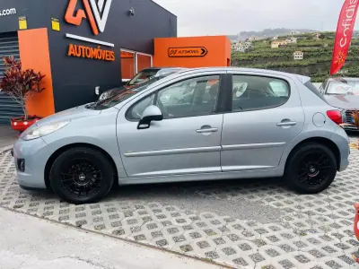 Peugeot 207 2010 - 6500 EUR, 234241 km - AUTO.MOTO.pt - 234241km - foto 4 de 12