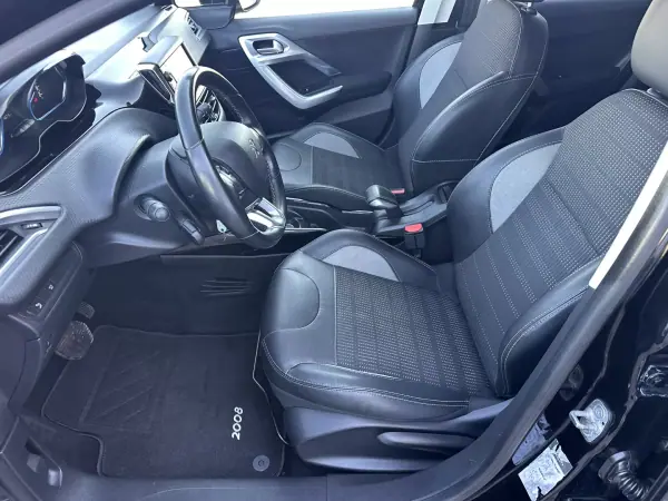 Peugeot 2008 2019 - 13990 EUR, 148000 km - AUTO.MOTO.pt - 148000km - foto 11 de 19