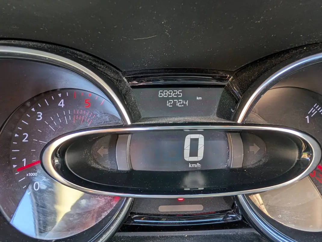 Renault Clio 2018 - 10500 EUR, 69000 km - AUTO.MOTO.pt - 69000km - foto 15 de 19