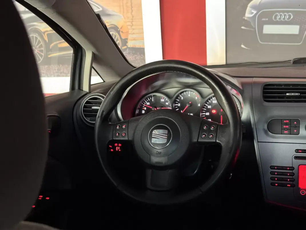 SEAT Leon 2008 - 6500 EUR, 293258 km - AUTO.MOTO.pt - 293258km - foto 19 de 20