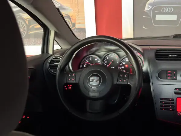 SEAT Leon 2008 - 6500 EUR, 293258 km - AUTO.MOTO.pt - 293258km - foto 19 de 20