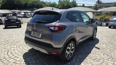 Renault Captur 2018 - 13990 EUR, 85000 km - AUTO.MOTO.pt - 85000km - foto 6 de 23