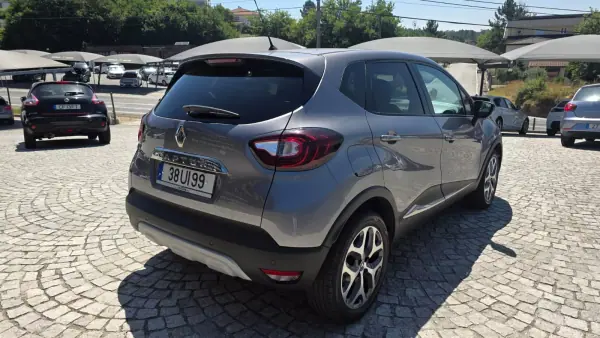 Renault Captur 2018 - 13990 EUR, 85000 km - AUTO.MOTO.pt - 85000km - foto 6 de 23