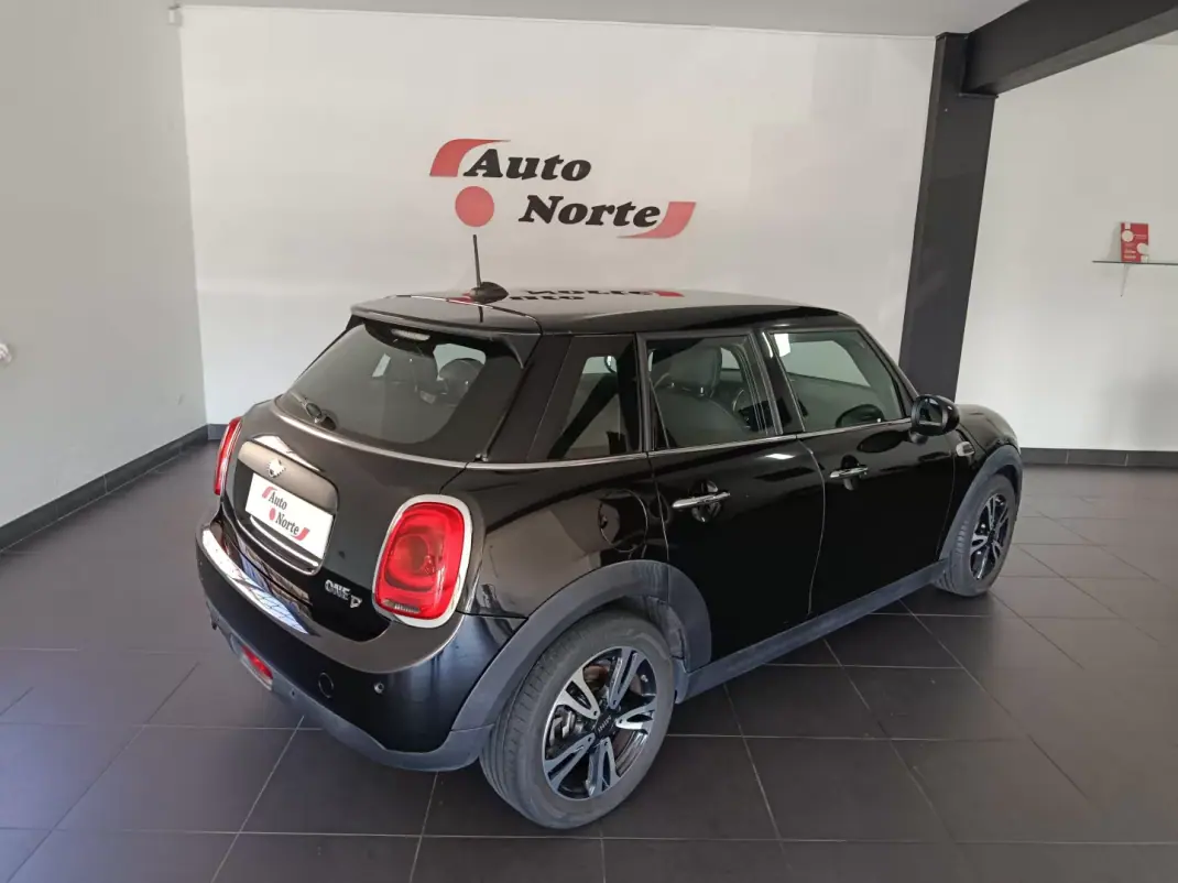MINI Cooper 2019 - 16200 EUR, 80000 km - 80000km - foto 8 de 52