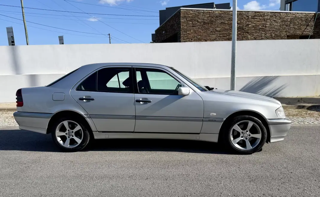 Mercedes-Benz C 250 1998 - 5500 EUR, 295879 km - AUTO.MOTO.pt - 295879km - foto 3 de 15