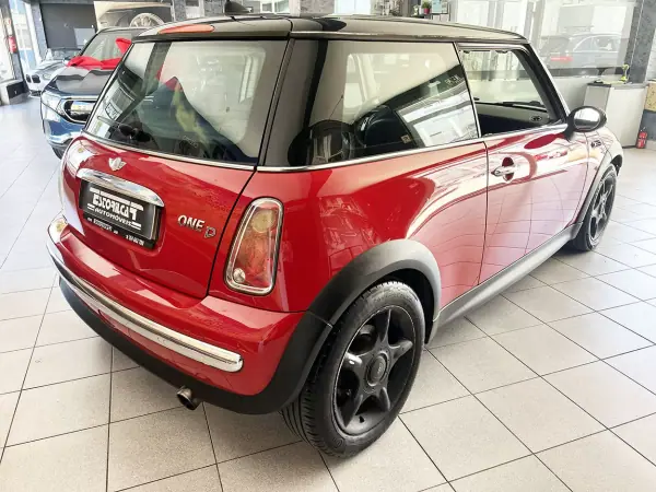 MINI 3 Portas 2006 - 6800 EUR, 204866 km - AUTO.MOTO.pt - 204866km - foto 4 de 19