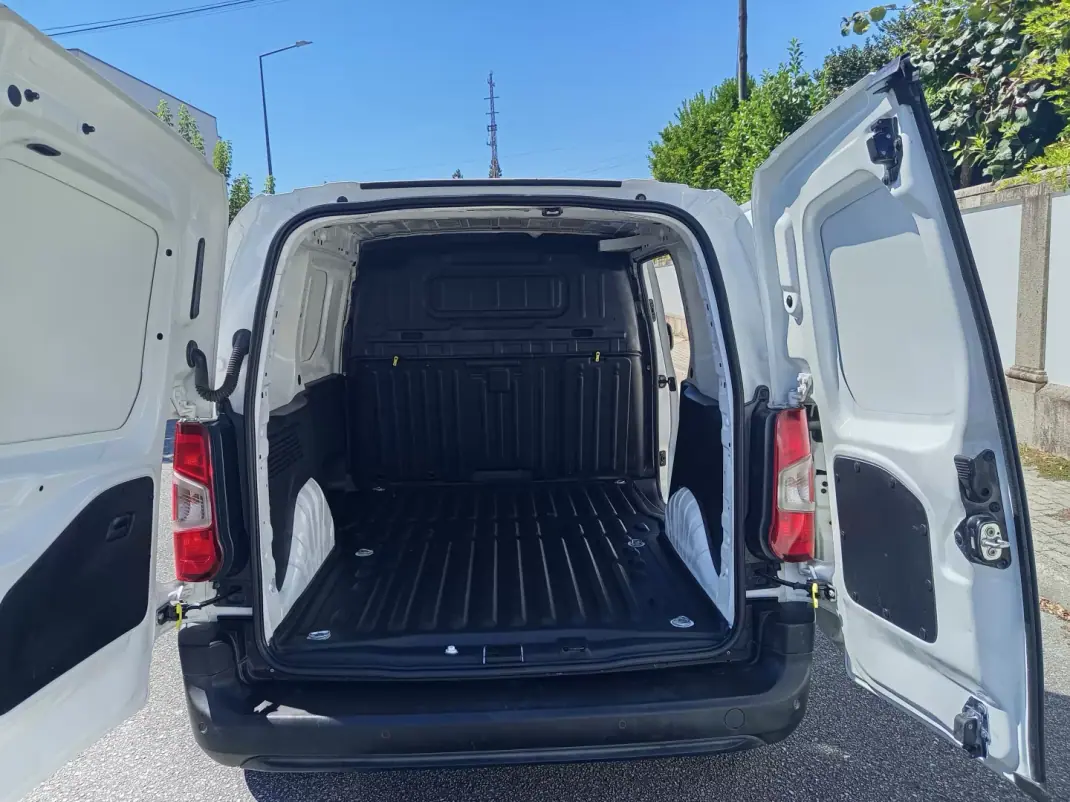 Peugeot Partner 2019 - 11490 EUR, 130000 km - 130000km - foto 10 de 17