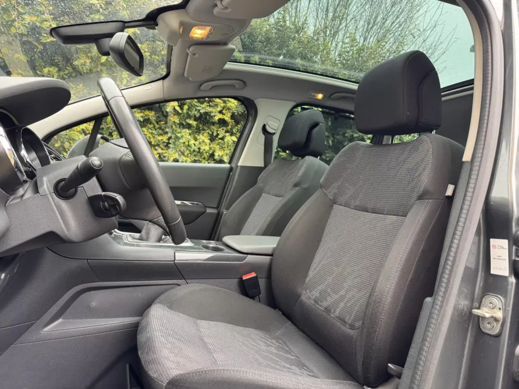 Peugeot 3008 2011 - 7900 EUR, 218000 km - AUTO.MOTO.pt - 218000km - foto 19 de 22