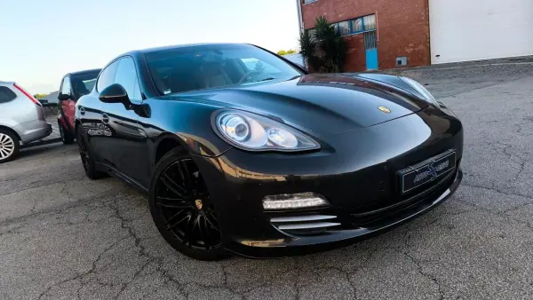Porsche Panamera 2011 - 29900 EUR, 190000 km - AUTO.MOTO.pt - 190000km - foto 2 de 15