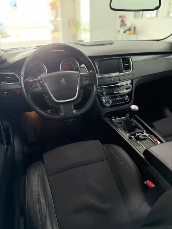 Peugeot 508 2015 - 9990 EUR, 240000 km - AUTO.MOTO.pt - 240000km - foto 7 de 15