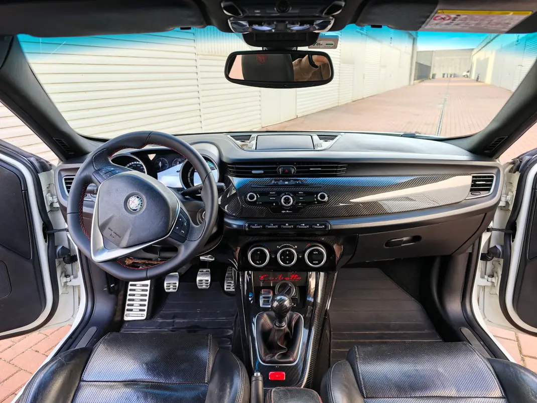 Alfa Romeo Giulietta 2011 - 8990 EUR, 212567 km - AUTO.MOTO.pt - 212567km - foto 13 de 13