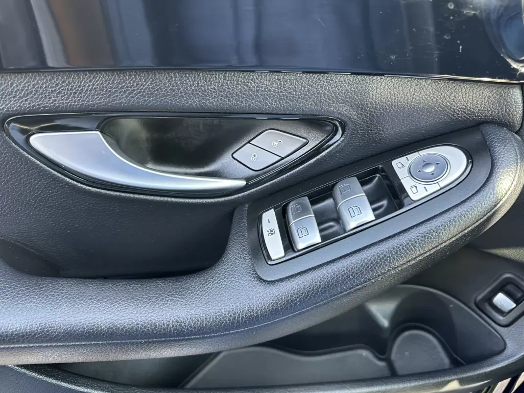 Mercedes-Benz C 180 2017 - 17900 EUR, 249000 km - 249000km - foto 25 de 58