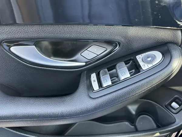Mercedes-Benz C 180 2017 - 15900 EUR, 249000 km - AUTO.MOTO.pt - 249000km - foto 25 de 58