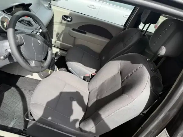 Renault Twingo 2008 - 5250 EUR, 105000 km - AUTO.MOTO.pt - 105000km - foto 15 de 31