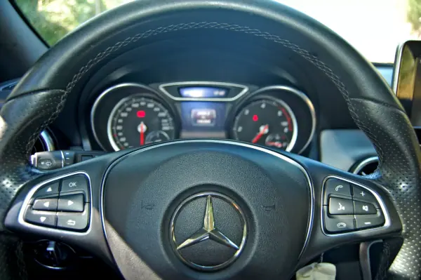 Mercedes-Benz CLA 180 2017 - 17500 EUR, 146355 km - AUTO.MOTO.pt - 146355km - foto 9 de 11
