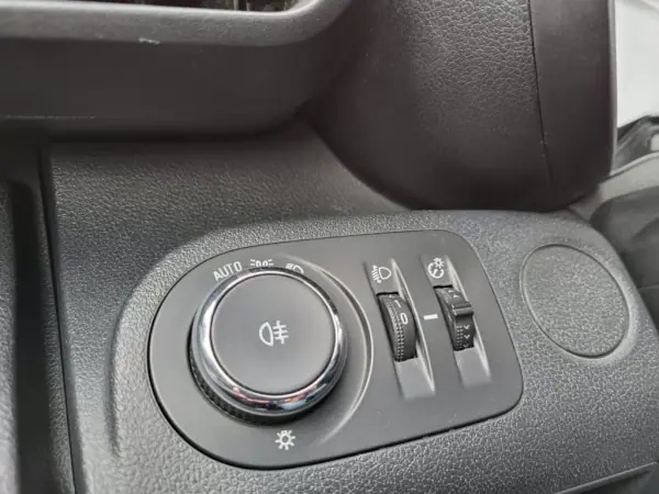 Opel COMBO 2020 - 13750 EUR, 158909 km - AUTO.MOTO.pt - 158909km - foto 7 de 16