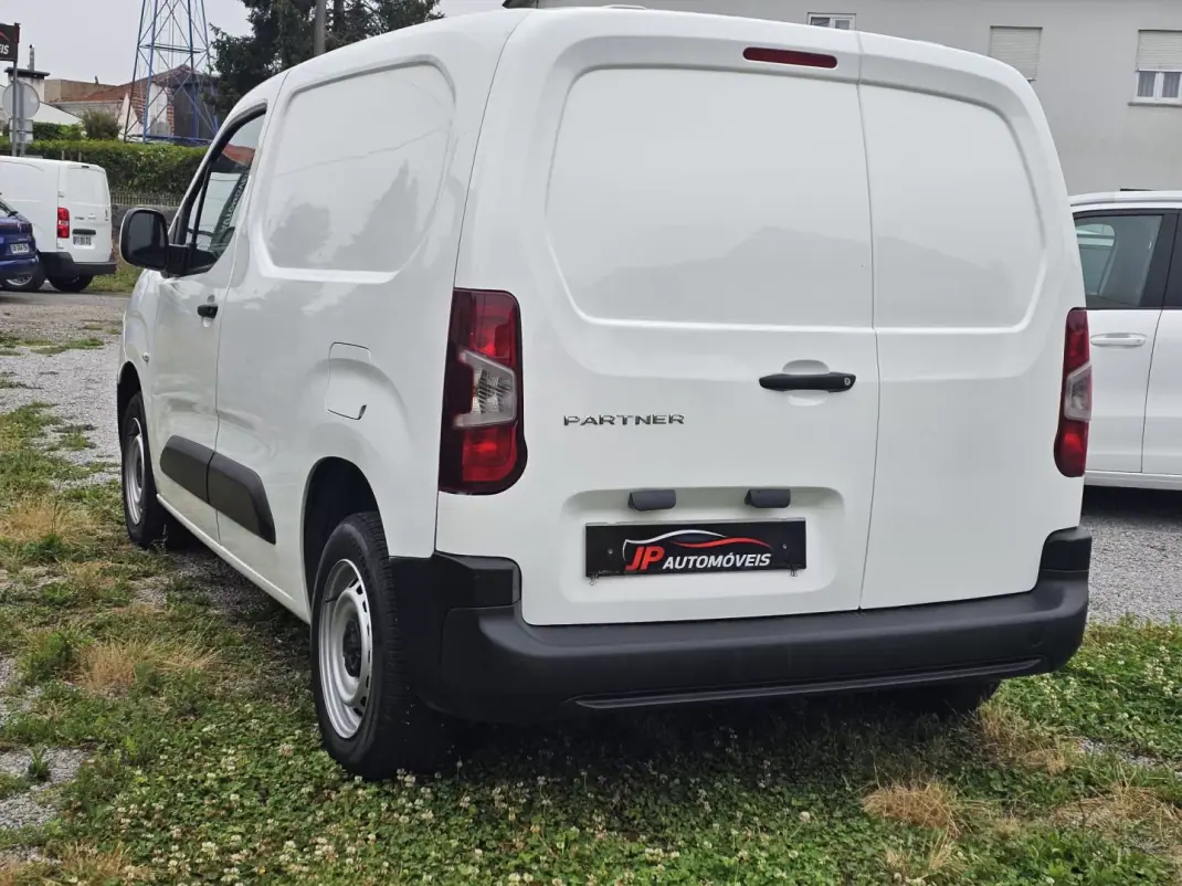 Peugeot Partner 3 lugares Longa 2021 - 10999 EUR, 140000 km - AUTO.MOTO.pt - 140000km - foto 12 de 14