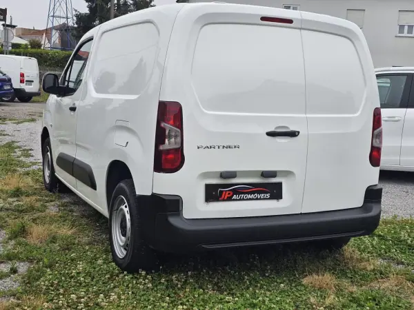 Peugeot Partner 3 lugares Longa 2021 - 10999 EUR, 140000 km - AUTO.MOTO.pt - 140000km - foto 12 de 14