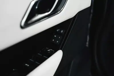 Land Rover Velar 2018 - 42950 EUR, 126000 km - 126000km - foto 18 de 50