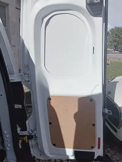 Ford Transit Courier 2020 - 10990 EUR, 129167 km - AUTO.MOTO.pt - 129167km - foto 21 de 52