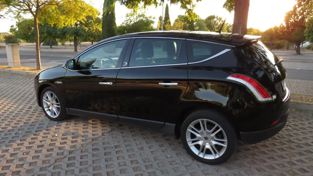 Lancia Delta 2009 - 8800 EUR, 166000 km - 166000km - foto 2 de 10