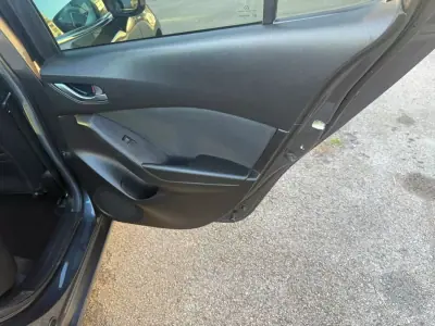 Mazda 3 2016 - 9800 EUR, 223000 km - AUTO.MOTO.pt - 223000km - foto 17 de 29