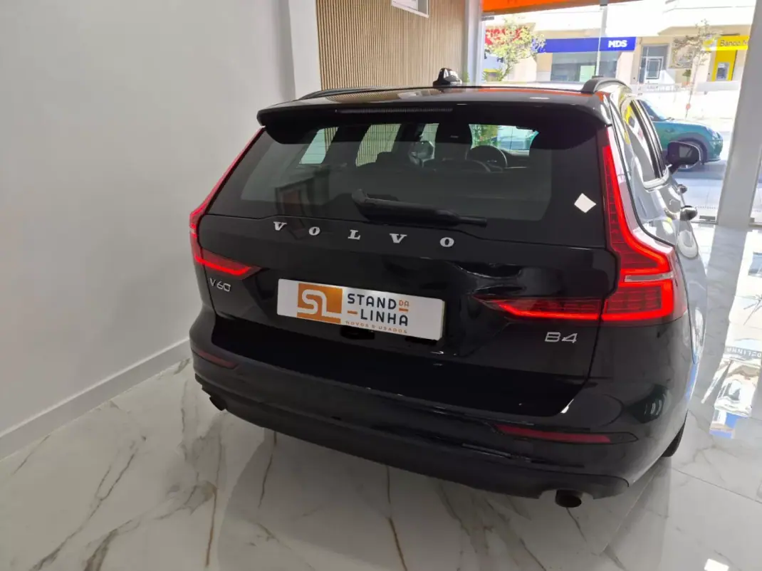 Volvo V60 2021 - 24990 EUR, 103413 km - AUTO.MOTO.pt - 103413km - foto 6 de 23