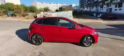 Hyundai i20 2021 - 13750 EUR, 59000 km - AUTO.MOTO.pt - 59000km - foto 1 de 11