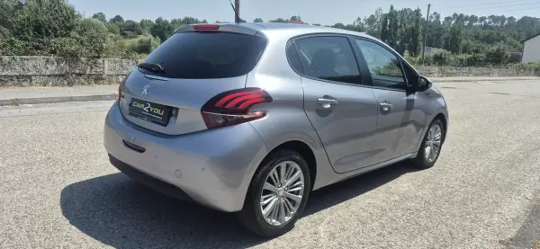 Peugeot 208 2019 - 10750 EUR, 107000 km - AUTO.MOTO.pt - 107000km - foto 29 de 29