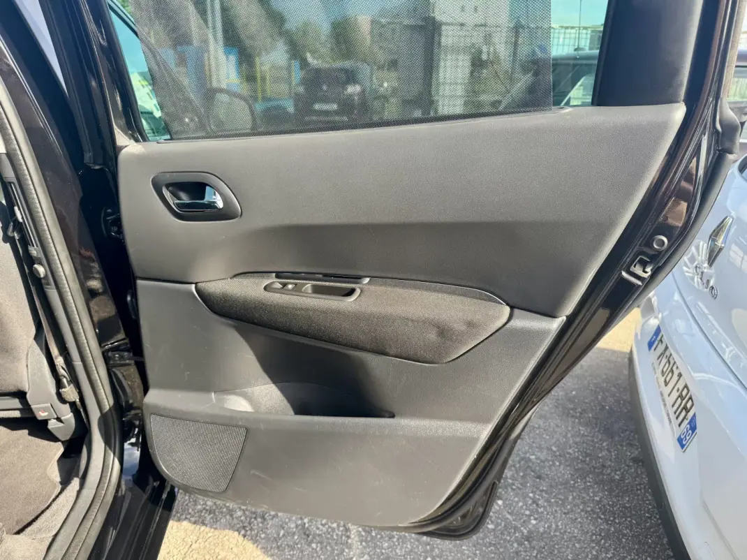 Peugeot 5008 2016 - 13950 EUR, 108536 km - 108536km - foto 23 de 26